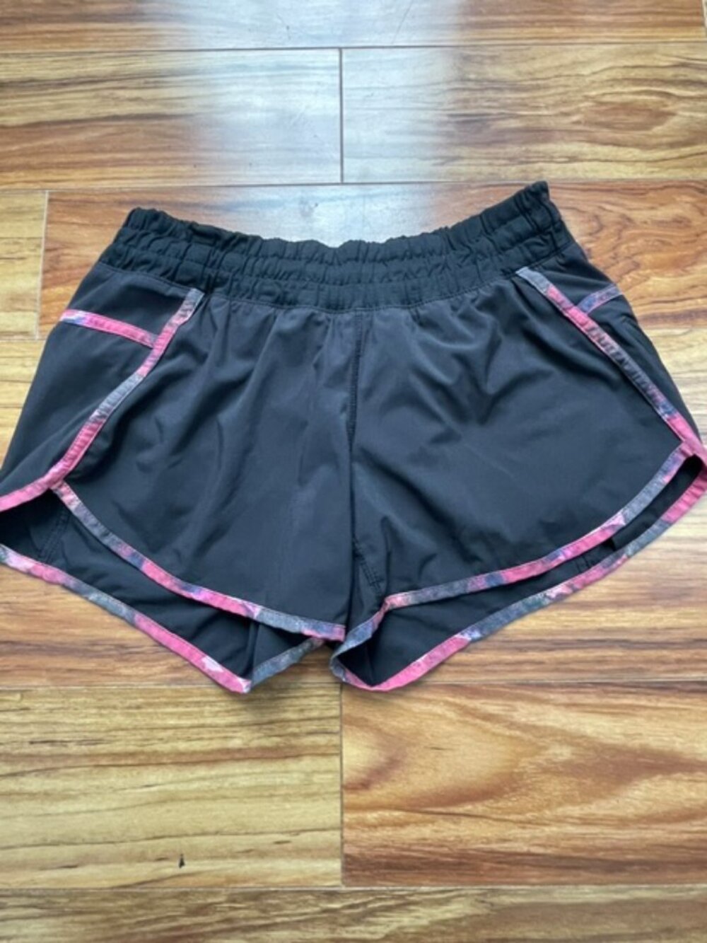 Lululemon Women's Lined Ruched Waist Short Pants, Black Pink, Size 6